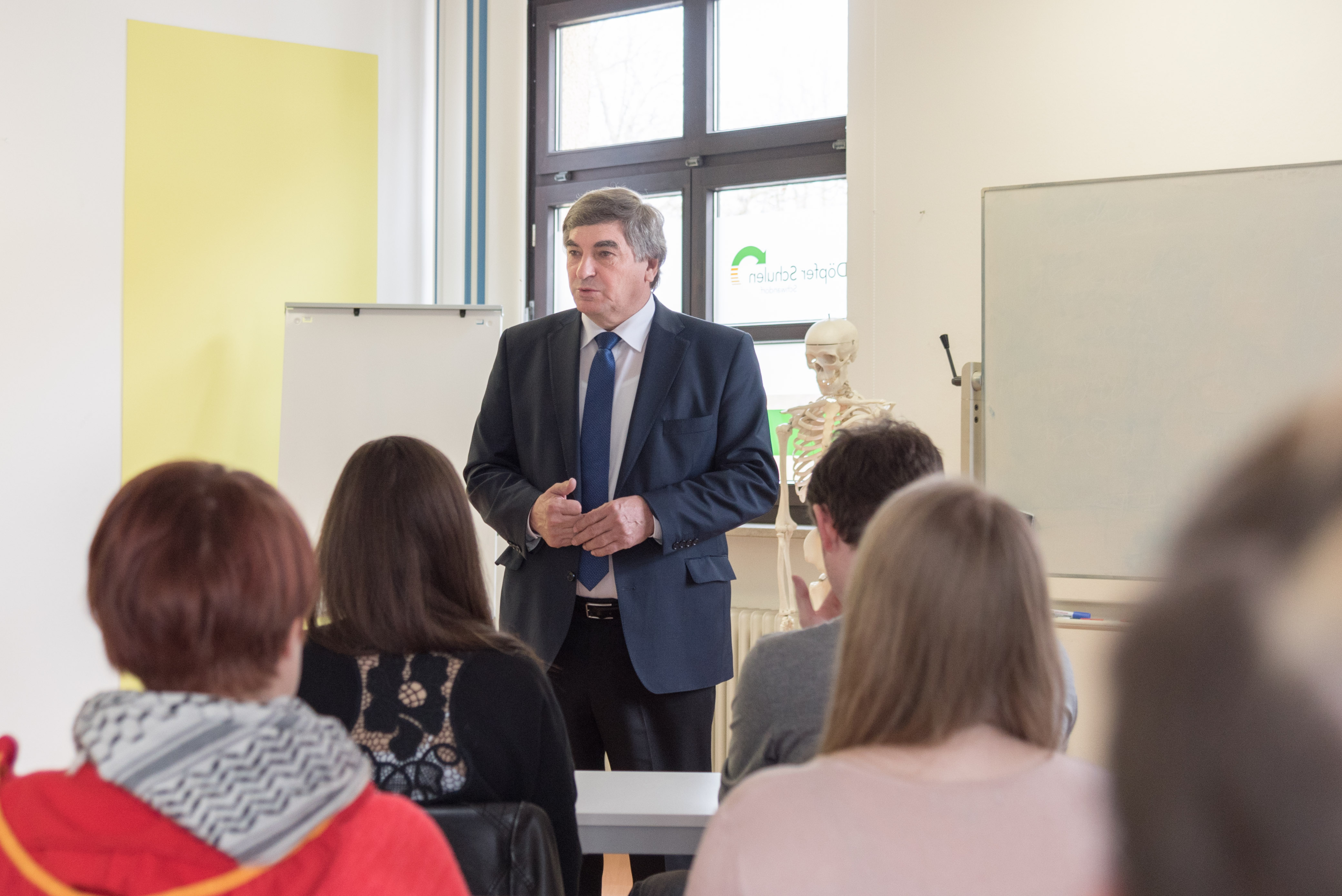 Besuch von Herrn MdB Karl Holmeier im Schulversuch Generalistik (Altenpflege) 